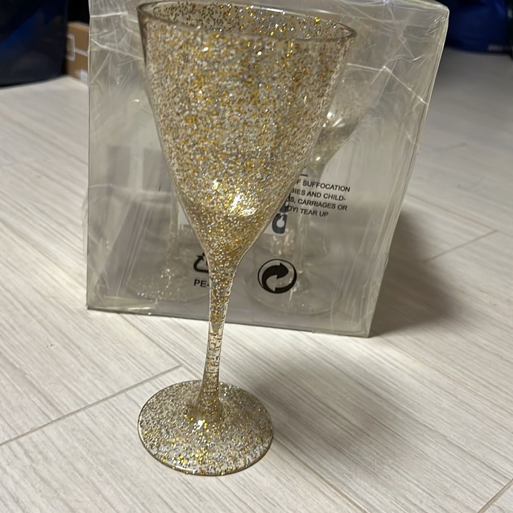 Acrylic drinking glasses
